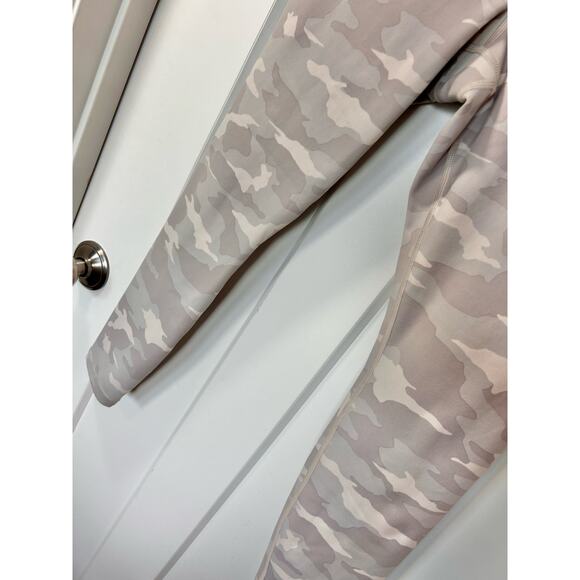 Athleta Women's Camo Elation 7/8 Tight Stretch Activewear Gray Cream Size Small - Picture 5 of 14